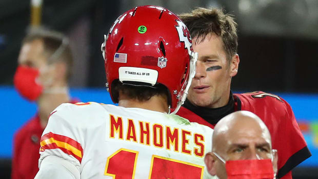 Patrick Mahomes and Tom Brady are among the youngest quarterbacks to play in the Super Bowl during their careers.